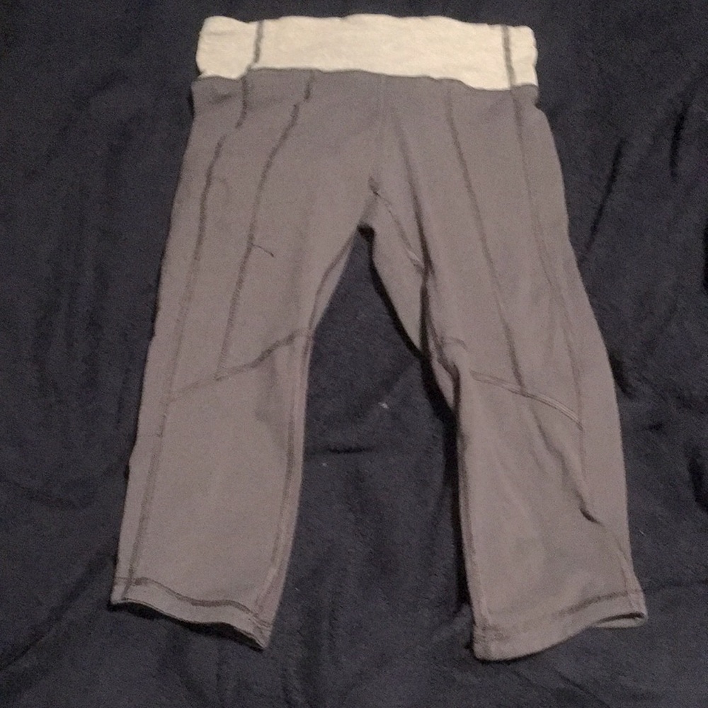 Lululemon mid rise running crop 21”size 4